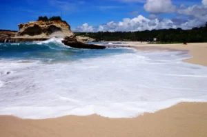 Pesona Pantai Klayar yang Tersembunyi di Pacitan